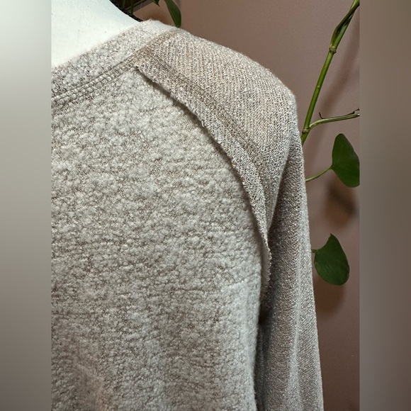 Cherish Light Gray Long Sleeve Women's Top Size L - Picture 9 of 11